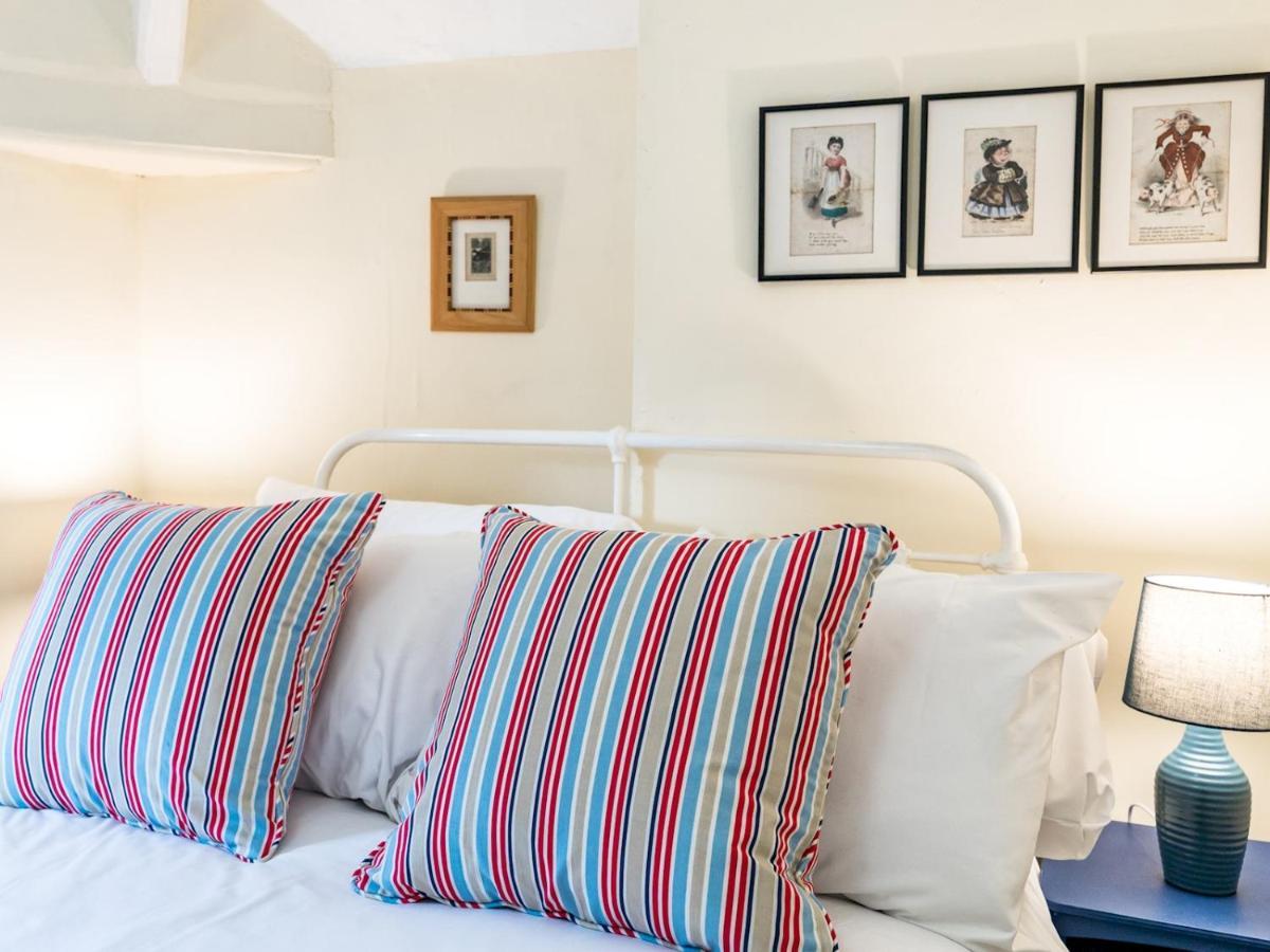 Pass The Keys Cosy 2 Bedroom Victorian Cottage ลุดโลว์ ภายนอก รูปภาพ