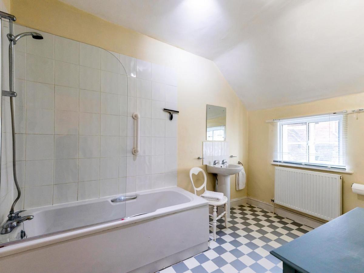 Pass The Keys Cosy 2 Bedroom Victorian Cottage ลุดโลว์ ภายนอก รูปภาพ