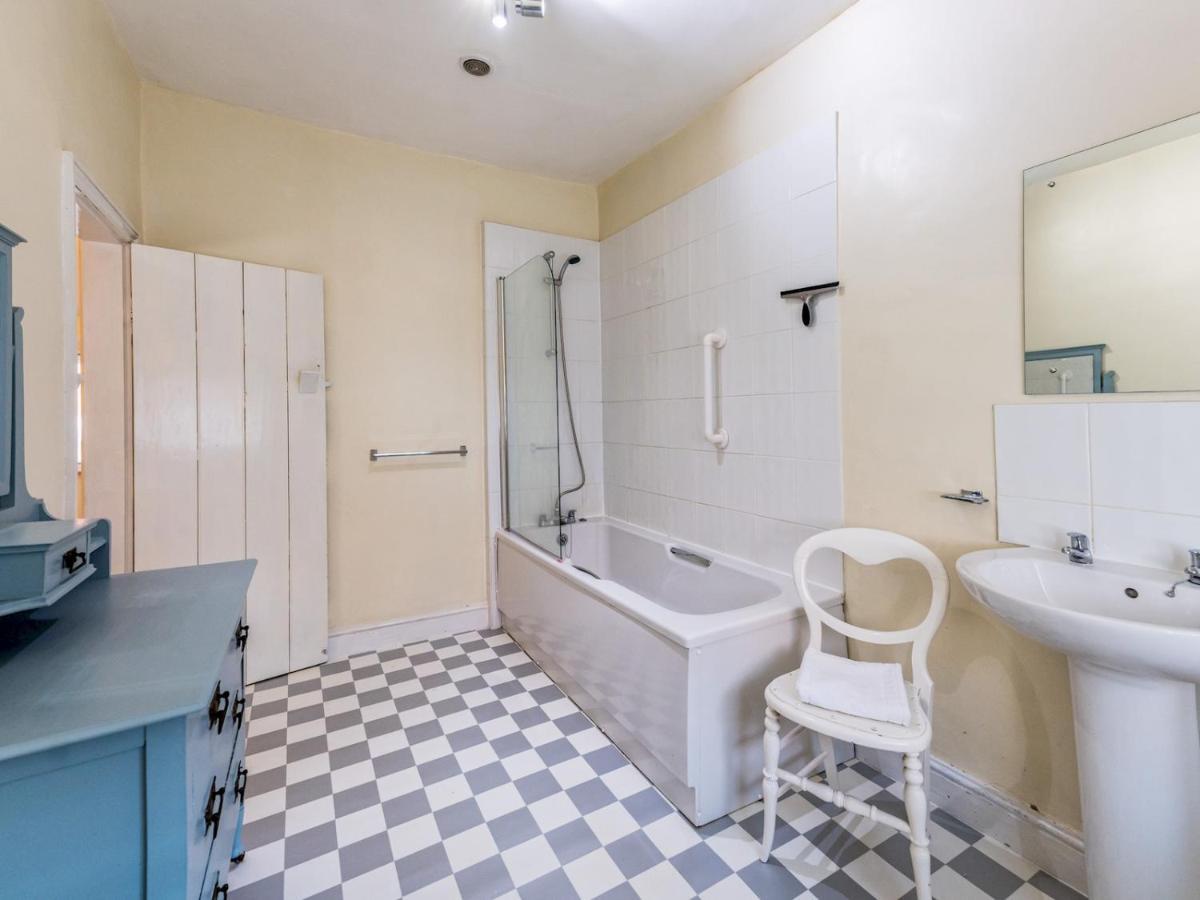 Pass The Keys Cosy 2 Bedroom Victorian Cottage ลุดโลว์ ภายนอก รูปภาพ